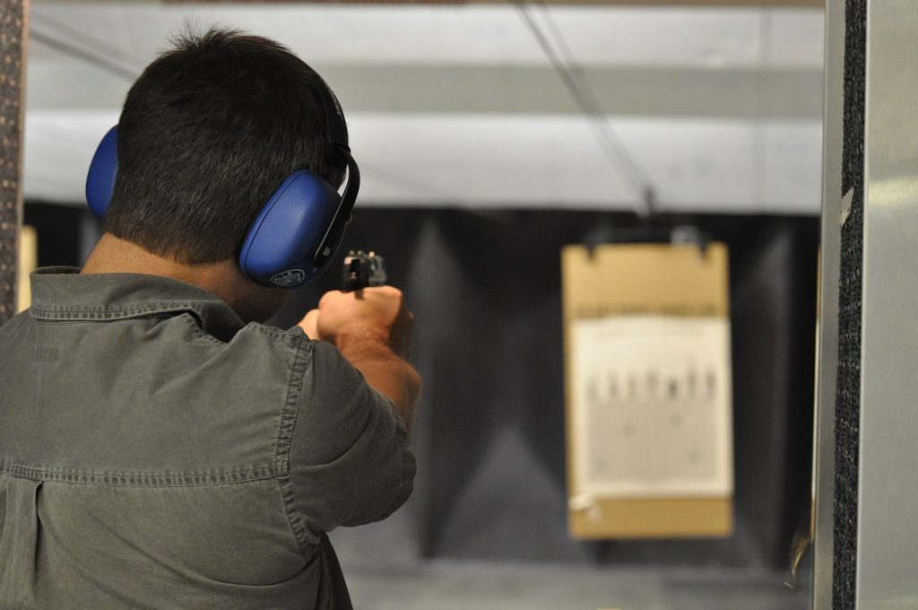 Handgun Training for Students: 10 Tips for Learning How to Shoot 1 handgun at range