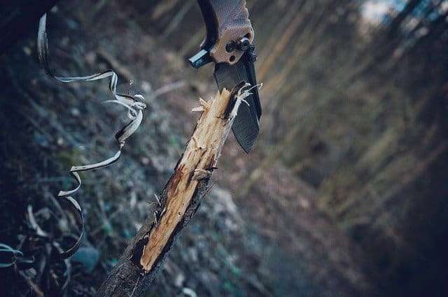 Top 10 Outdoor Survival Gear List 2 bushcraft knife