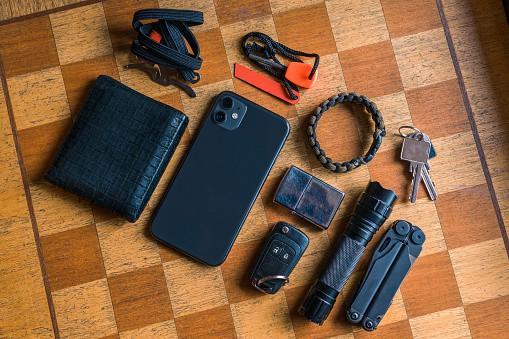 What Is An EDC (Everyday Carry) Kit? A Beginner's Guide 6 people carry right tool