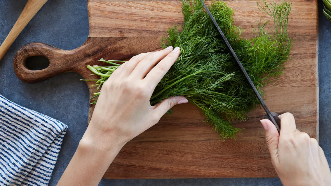 How to Prune Dill